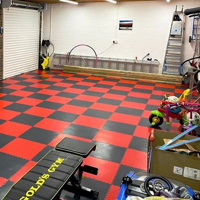 Harga yang pantas Fireproof Recycled Rubber Flooring Tiles With Composite Layer Anti Wear Surface on line