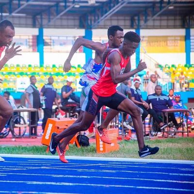 Jalur lari atletik prefabrikasi dengan ketebalan 9-15mm Umur panjang dan warna yang dapat disesuaikan