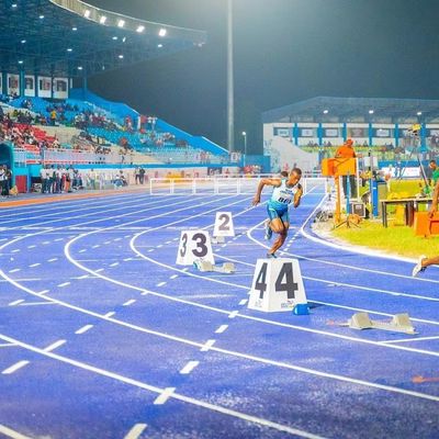 Trek Lari Atletik Bersertifikat IAAF 13mm Sistem Tuang Penuh