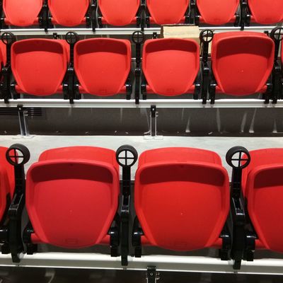 Membalikkan Kursi Olahraga Stadion Tetap Dengan Lengan PE Bahan HDPE