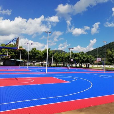 Harga yang pantas Ubin Lantai Polypropylene Interlocking Luar Ruangan Untuk Lapangan Tenis Basket on line