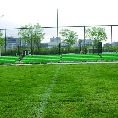 Warna Kustomisasi Outdoor Metal Bleachers 3 Baris Dengan Kursi Untuk Lapangan Pelatihan Taman Bermain