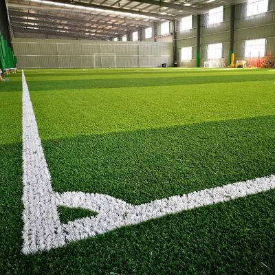 25m x 4m Ukuran Hijau / Disesuaikan Rumput buatan sintetis Kinerja optimal