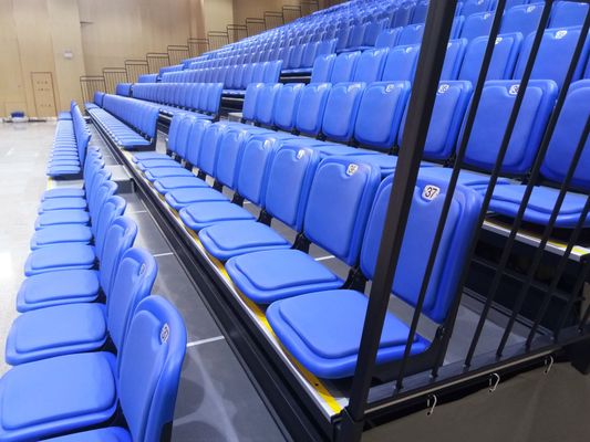 Tempat duduk bleacher perak yang bisa ditarik dengan kapasitas 200 - 500 orang