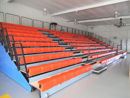 Harga yang pantas Customized Retractable Bleacher Seating lurus atau melengkung konfigurasi dan panjang on line