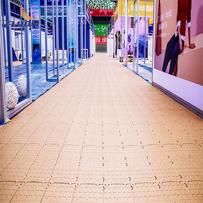 Densitas Tinggi Polyethylene Portable Event Flooring Sangat Aman Low Maintenance Untuk Aplikasi Tugas Berat